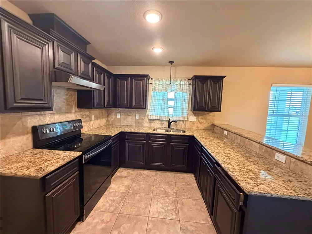 4455 S Oak Circle Robstown, TX 78380