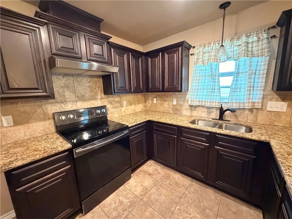4455 S Oak Circle Robstown, TX 78380