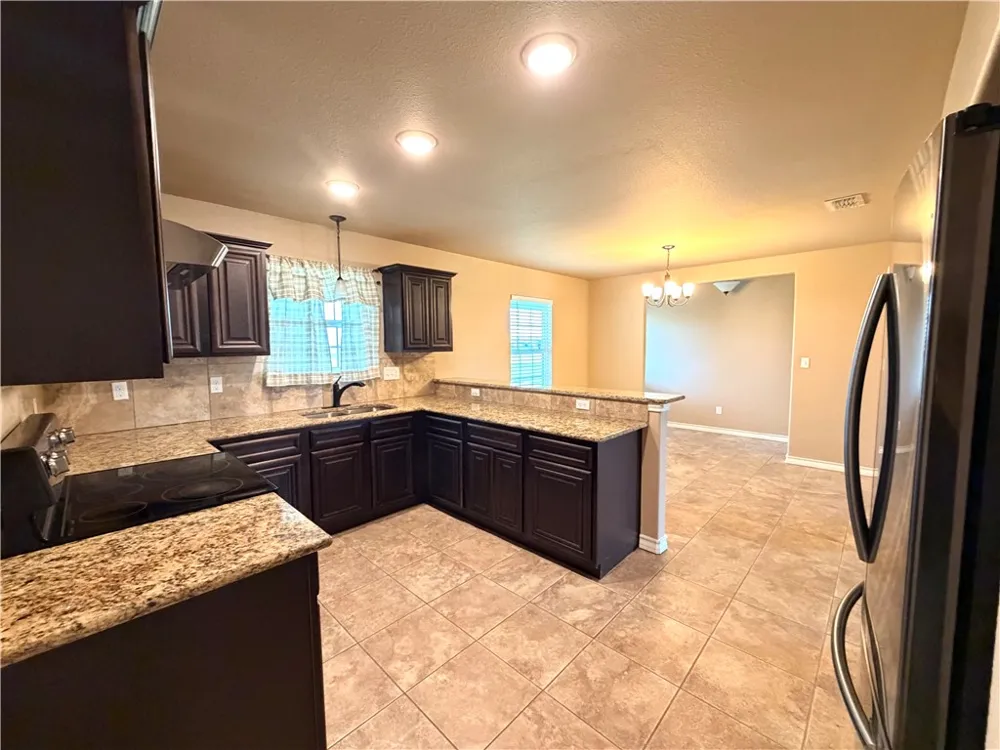 4455 S Oak Circle Robstown, TX 78380
