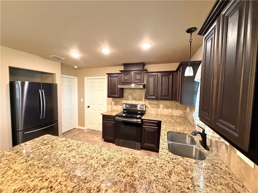 4455 S Oak Circle Robstown, TX 78380