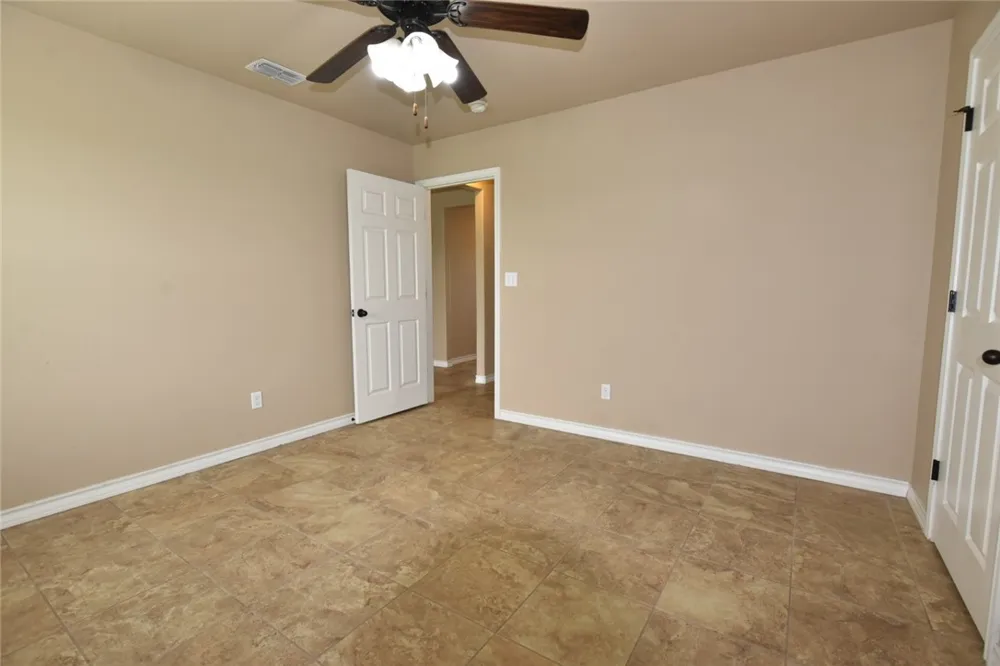 4455 S Oak Circle Robstown, TX 78380
