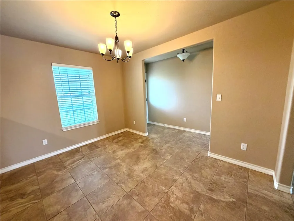4455 S Oak Circle Robstown, TX 78380