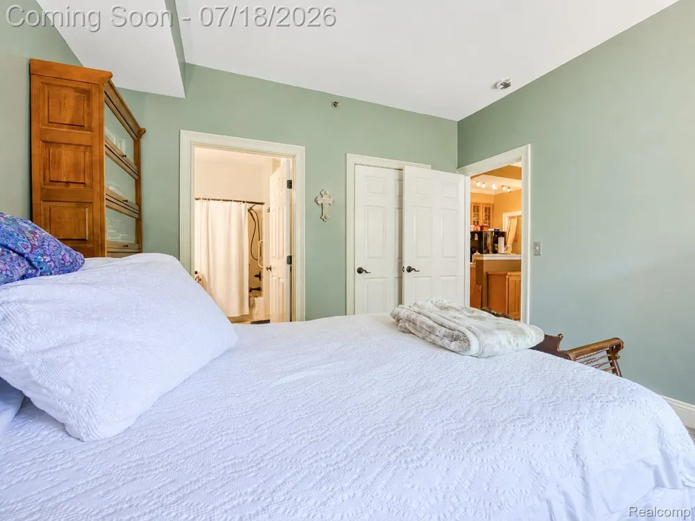 39144 Hayes Road Clinton Charter Township, MI 48038