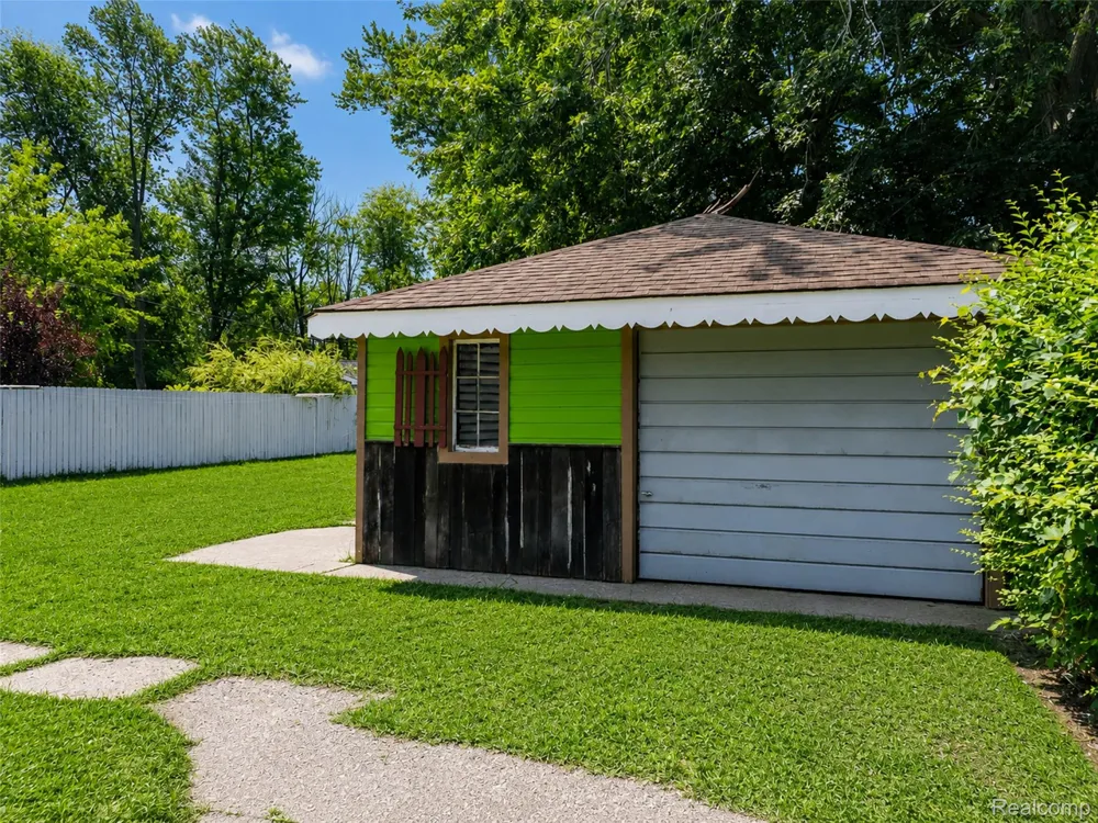 20301 Huron River Drive Rockwood City, MI 48173