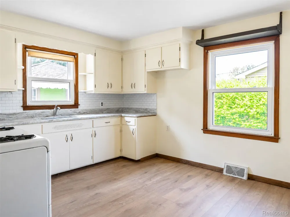 20301 Huron River Drive Rockwood City, MI 48173