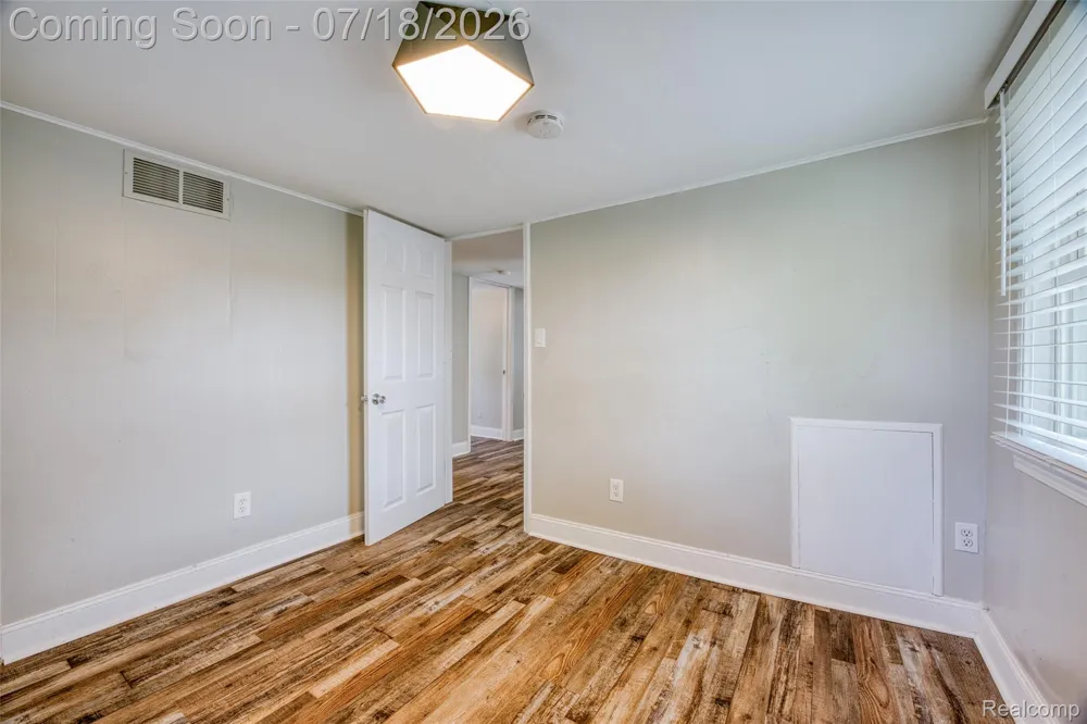 5660 Kingston Street Dearborn Heights City, MI 48125