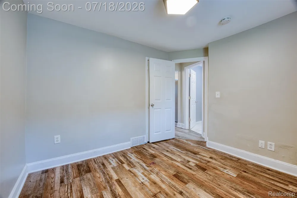 5660 Kingston Street Dearborn Heights City, MI 48125