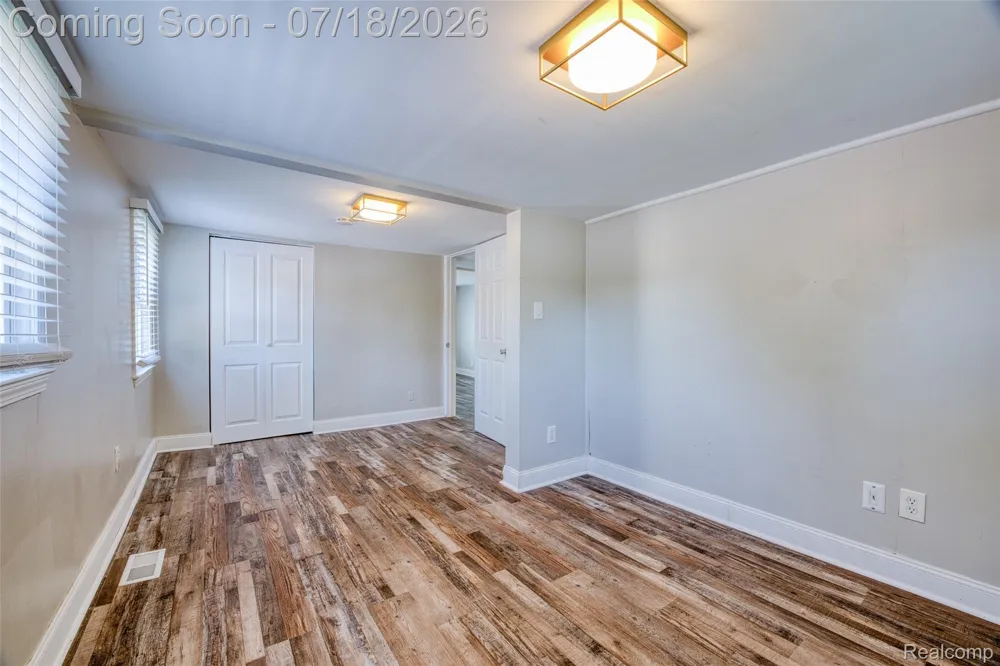 5660 Kingston Street Dearborn Heights City, MI 48125