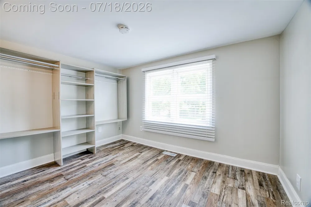 5660 Kingston Street Dearborn Heights City, MI 48125
