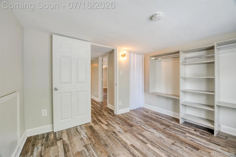 5660 Kingston Street Dearborn Heights City, MI 48125
