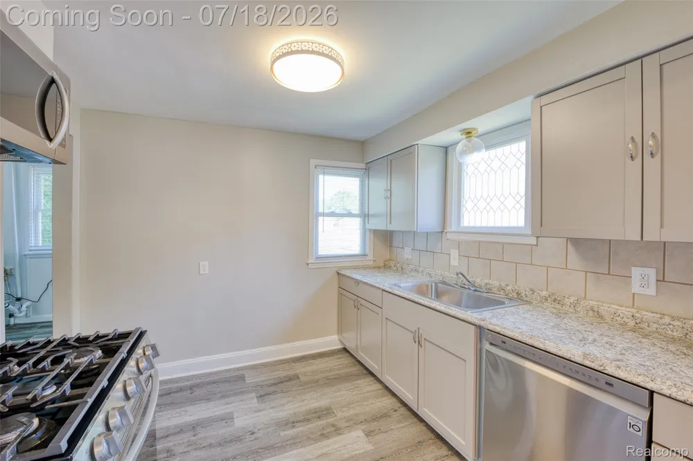5660 Kingston Street Dearborn Heights City, MI 48125