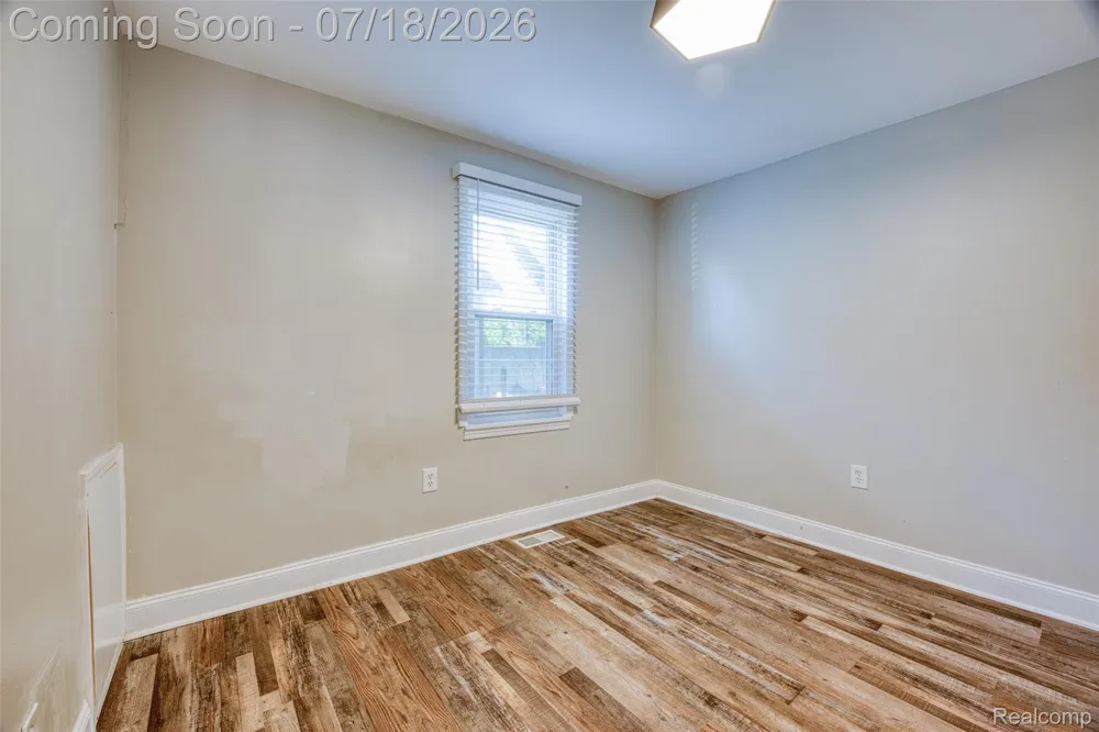 5660 Kingston Street Dearborn Heights City, MI 48125