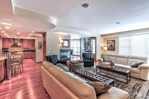 1070 Grandview Court NE #406