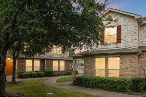 2722 Hyde Park Drive