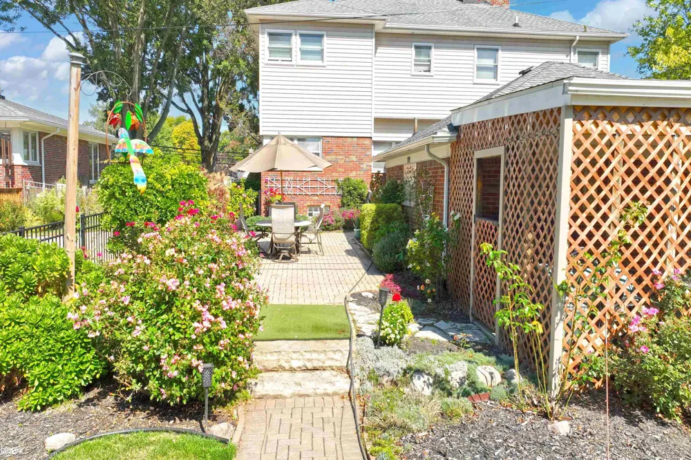 28900 S River Road Harrison Charter Township, MI 48045