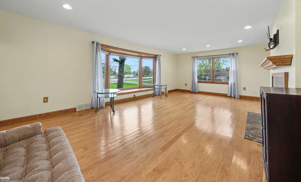 28900 S River Road Harrison Charter Township, MI 48045