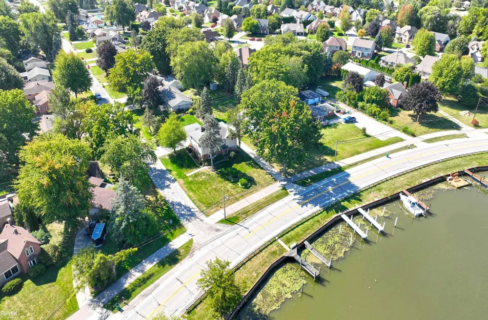 28900 S River Road Harrison Charter Township, MI 48045