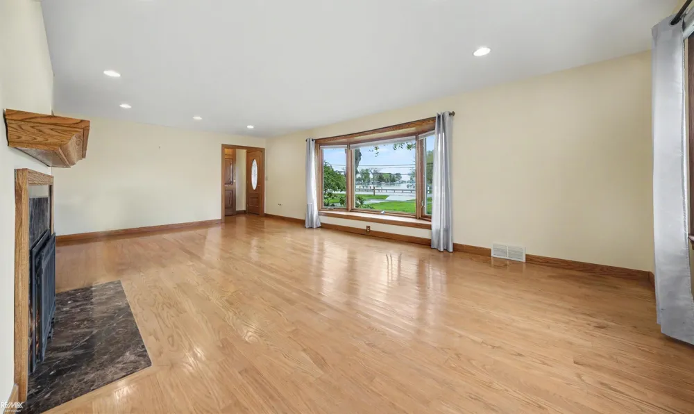 28900 S River Road Harrison Charter Township, MI 48045