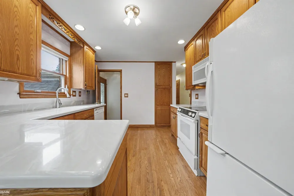 28900 S River Road Harrison Charter Township, MI 48045