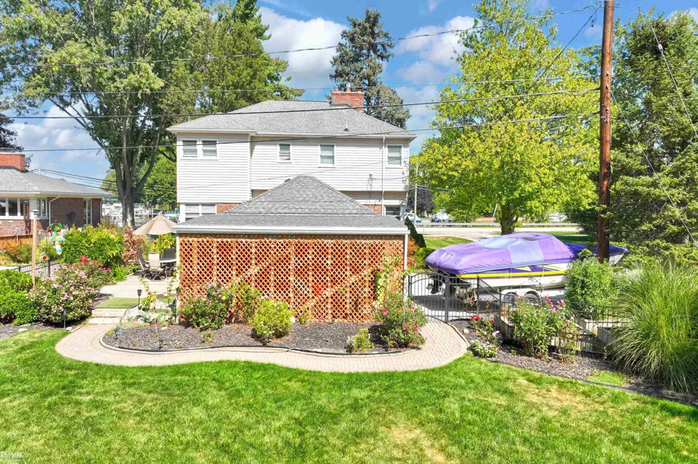 28900 S River Road Harrison Charter Township, MI 48045