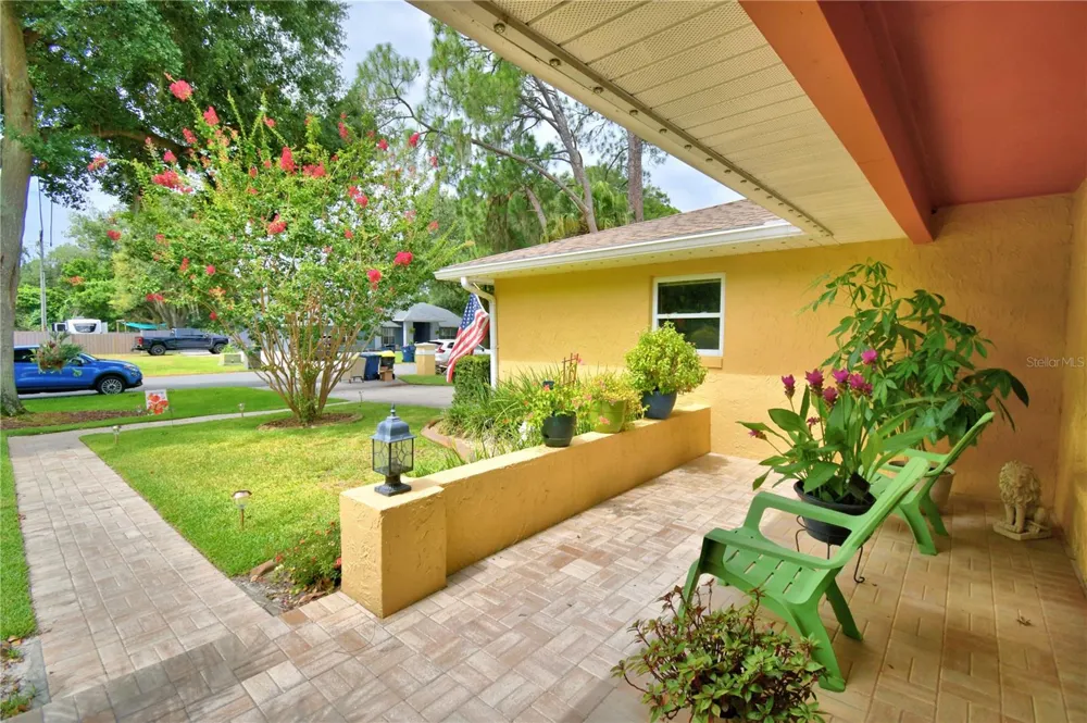 902 CRESTVIEW DRIVE Auburndale, FL 33823
