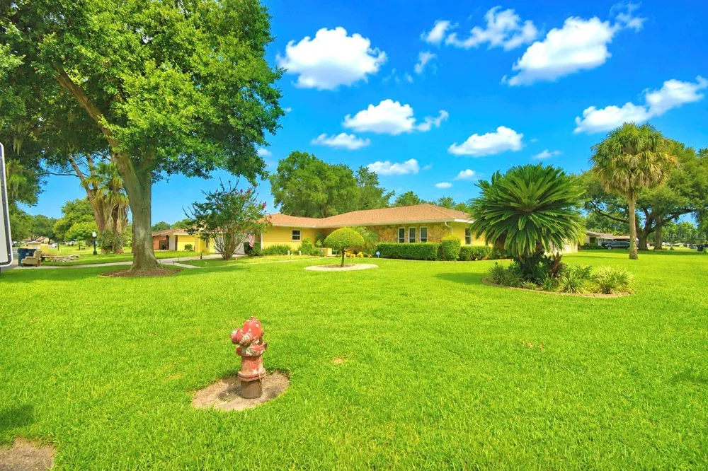 902 CRESTVIEW DRIVE Auburndale, FL 33823