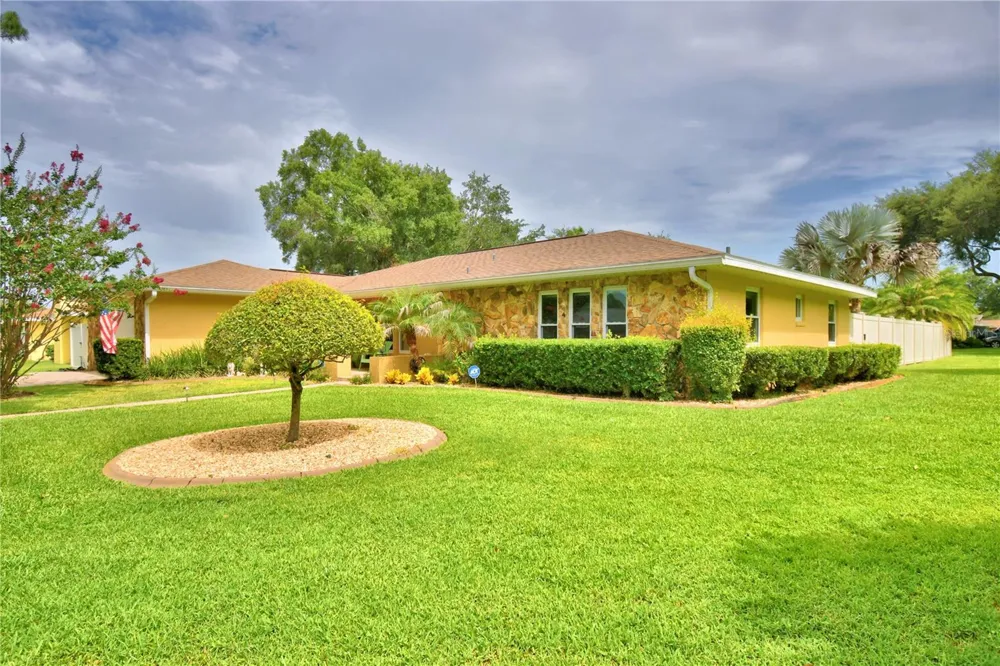 902 CRESTVIEW DRIVE Auburndale, FL 33823