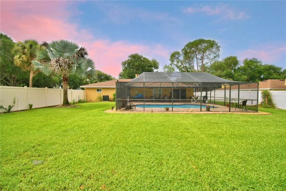 902 CRESTVIEW DRIVE Auburndale, FL 33823