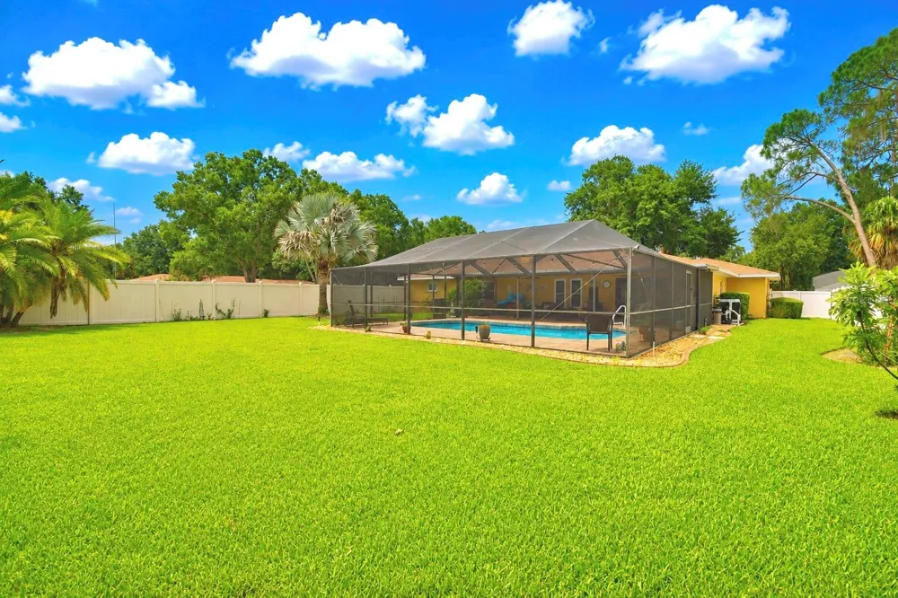 902 CRESTVIEW DRIVE Auburndale, FL 33823
