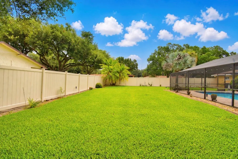 902 CRESTVIEW DRIVE Auburndale, FL 33823