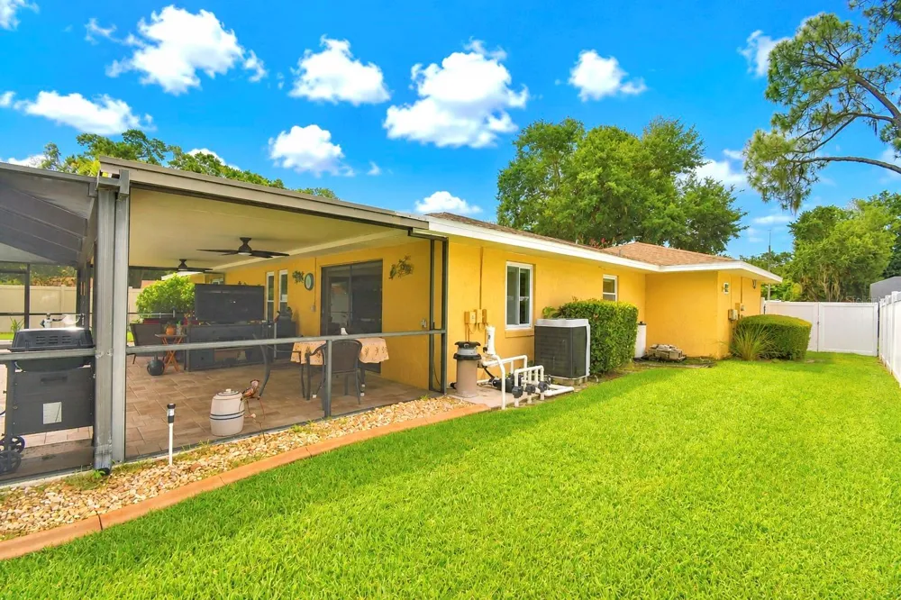 902 CRESTVIEW DRIVE Auburndale, FL 33823