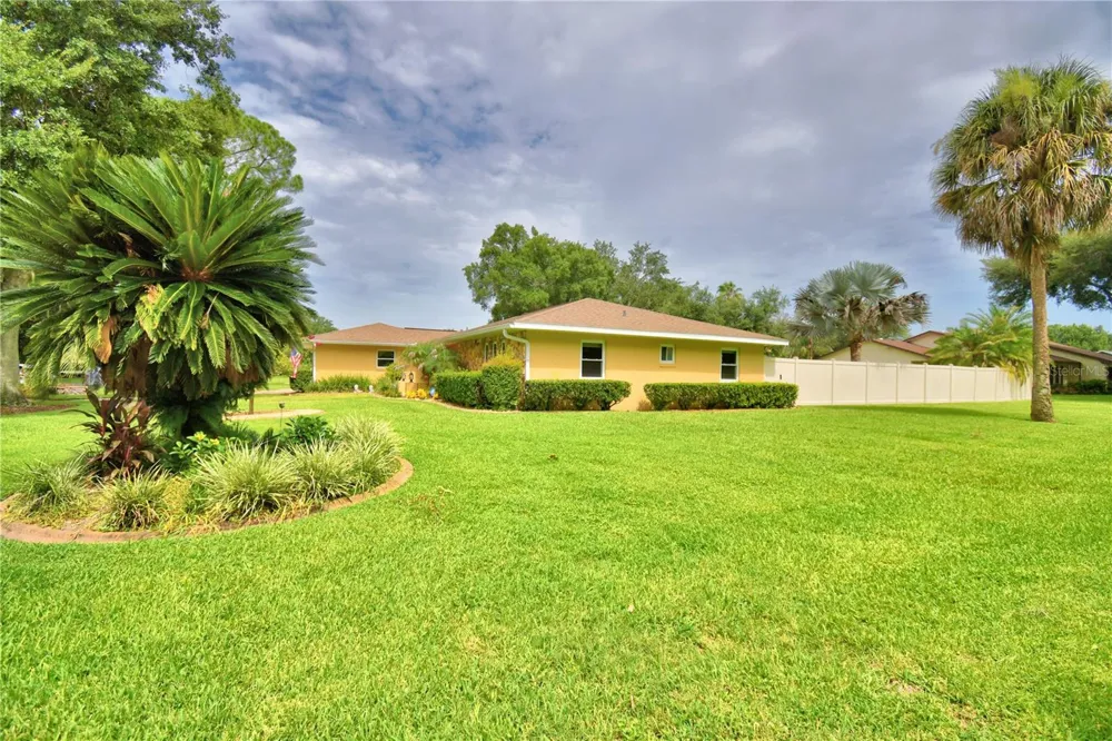 902 CRESTVIEW DRIVE Auburndale, FL 33823