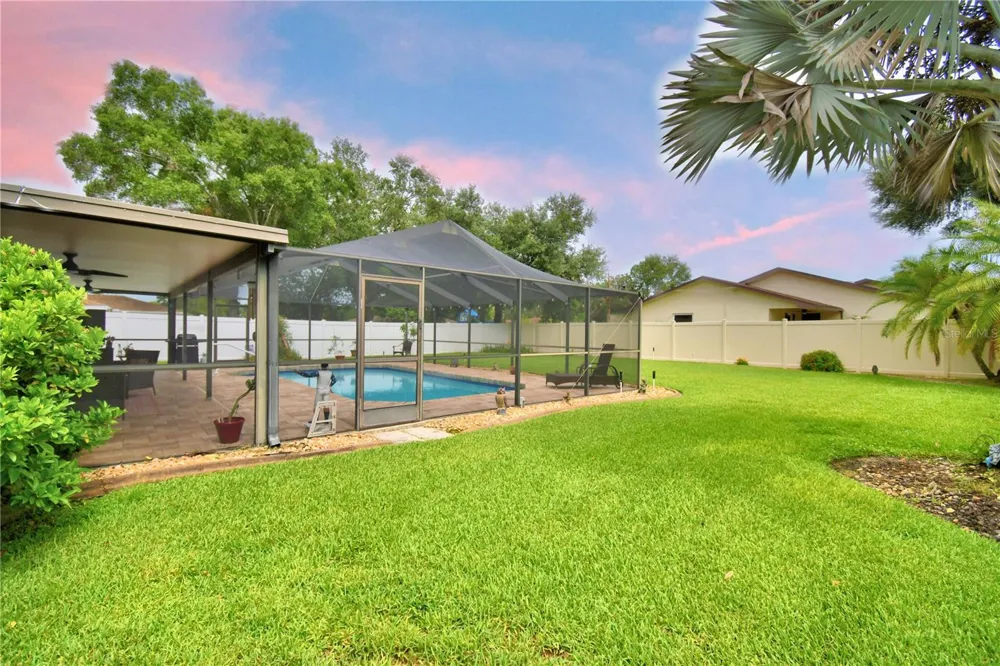 902 CRESTVIEW DRIVE Auburndale, FL 33823