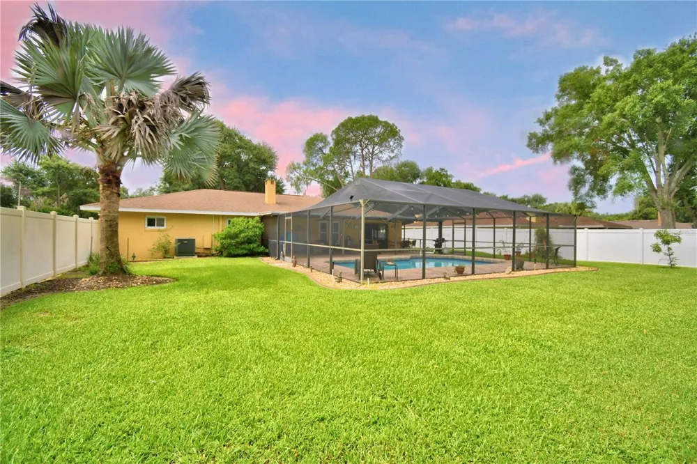 902 CRESTVIEW DRIVE Auburndale, FL 33823