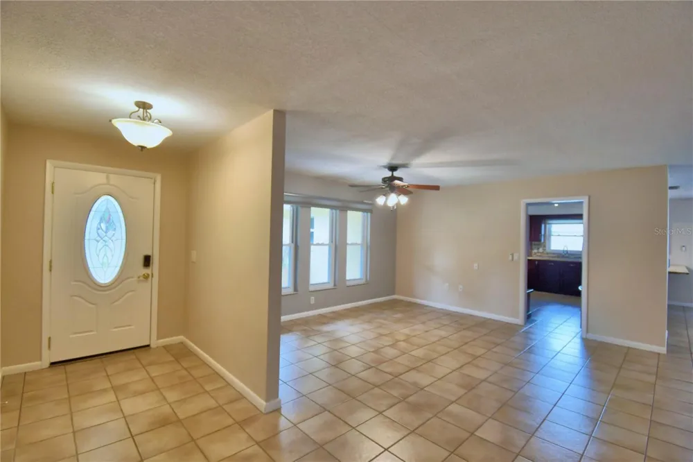 902 CRESTVIEW DRIVE Auburndale, FL 33823
