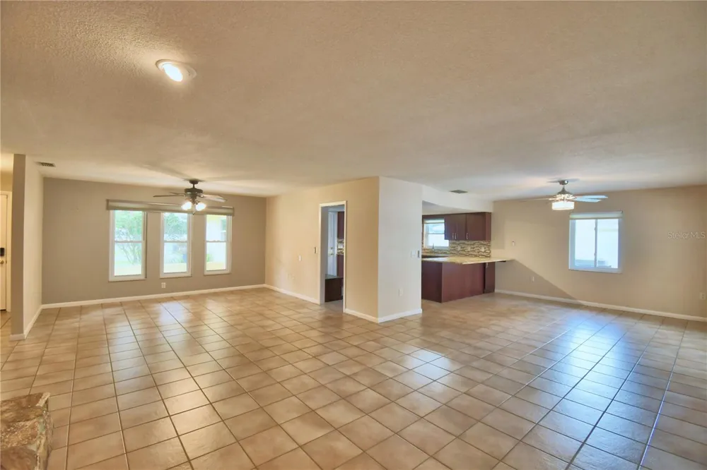 902 CRESTVIEW DRIVE Auburndale, FL 33823