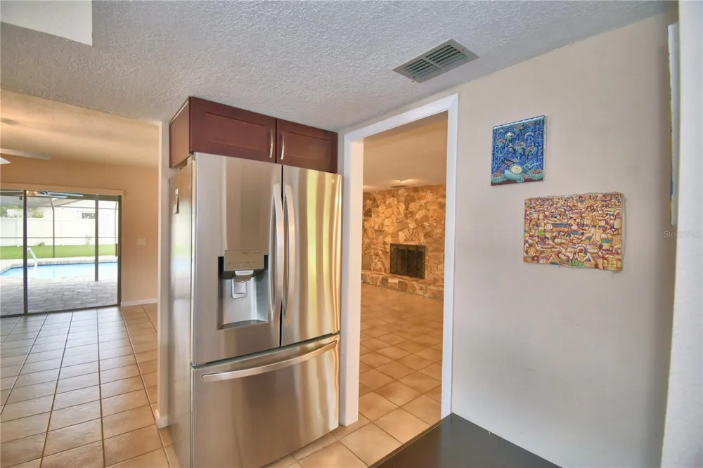 902 CRESTVIEW DRIVE Auburndale, FL 33823