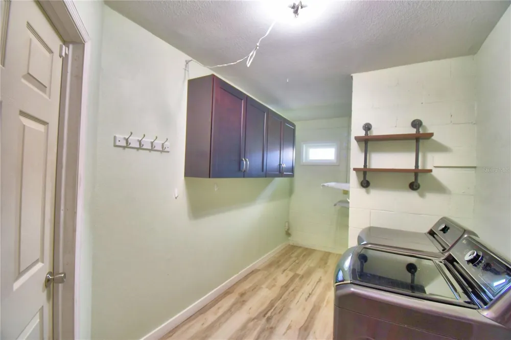 902 CRESTVIEW DRIVE Auburndale, FL 33823