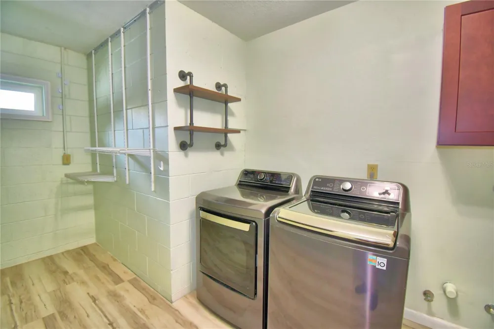 902 CRESTVIEW DRIVE Auburndale, FL 33823
