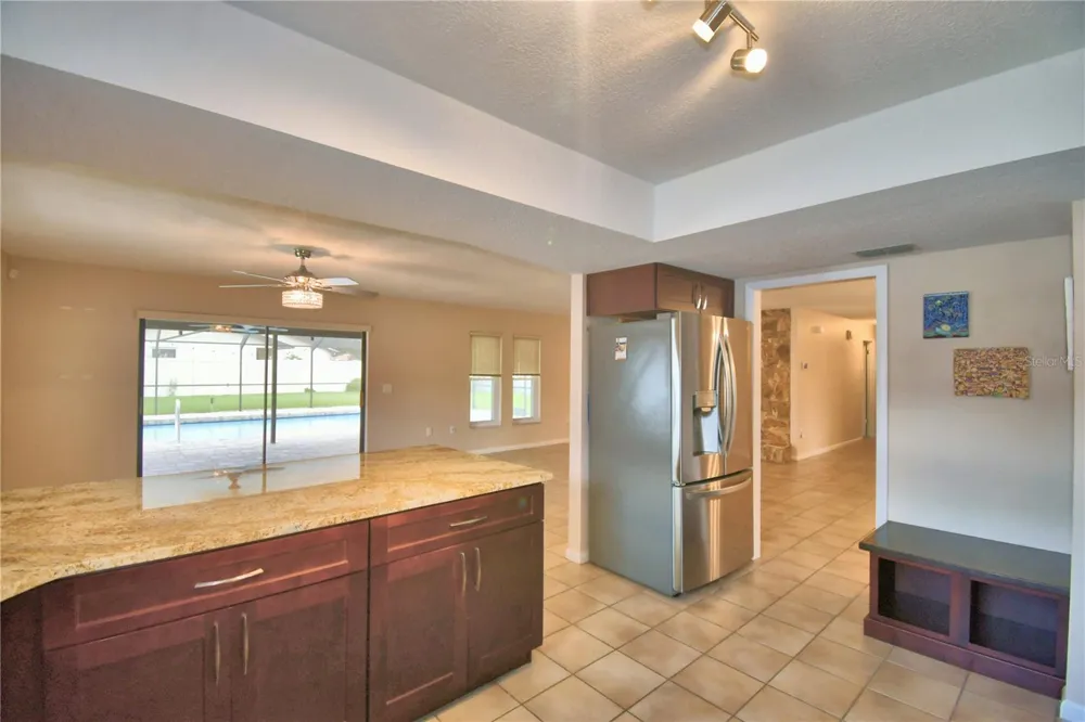 902 CRESTVIEW DRIVE Auburndale, FL 33823