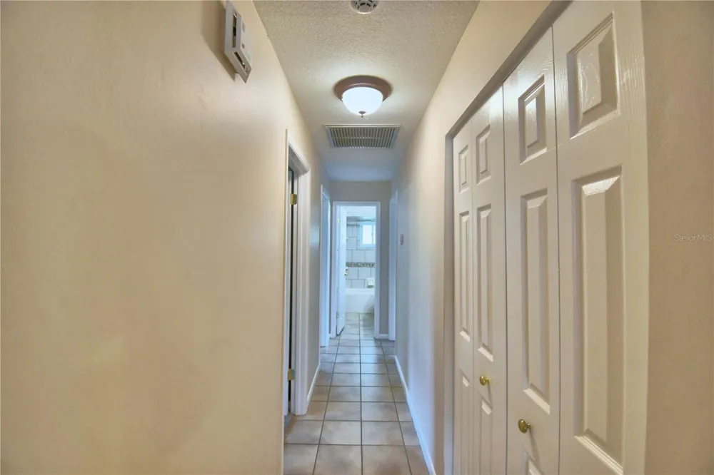 902 CRESTVIEW DRIVE Auburndale, FL 33823