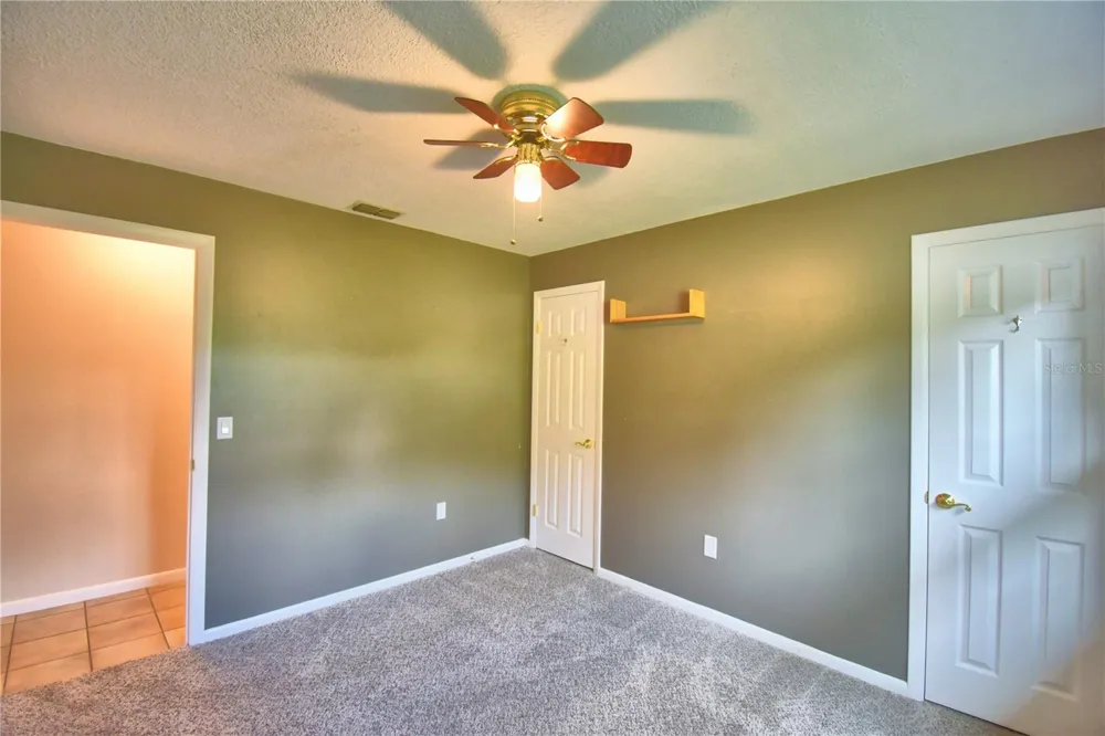 902 CRESTVIEW DRIVE Auburndale, FL 33823