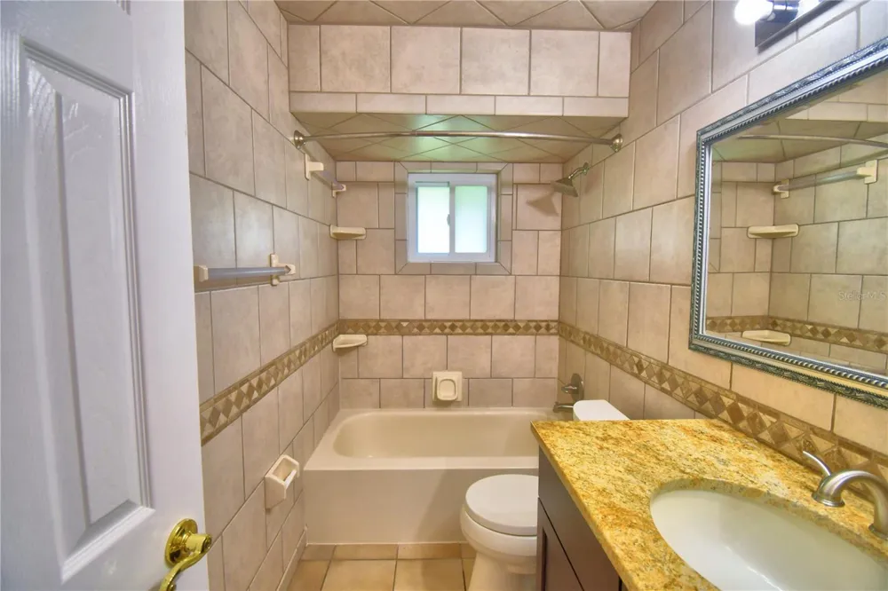902 CRESTVIEW DRIVE Auburndale, FL 33823