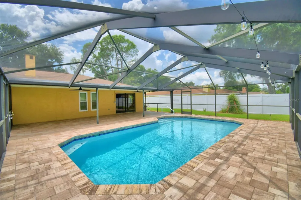 902 CRESTVIEW DRIVE Auburndale, FL 33823