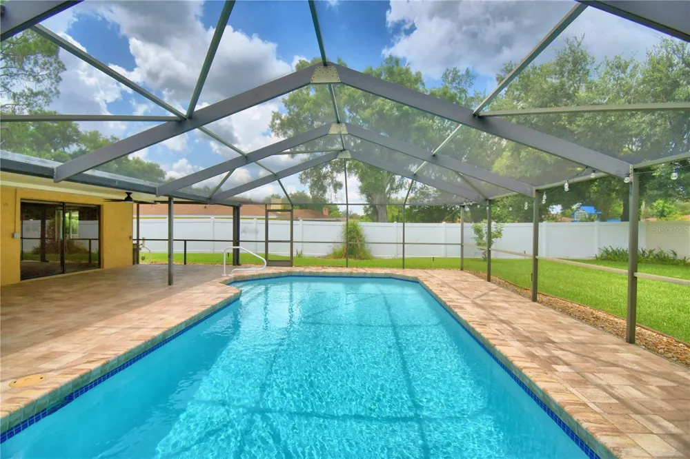 902 CRESTVIEW DRIVE Auburndale, FL 33823