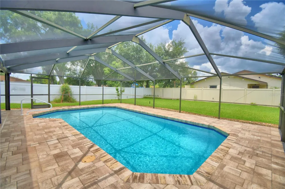 902 CRESTVIEW DRIVE Auburndale, FL 33823