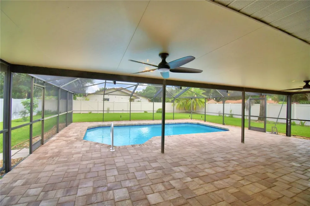 902 CRESTVIEW DRIVE Auburndale, FL 33823