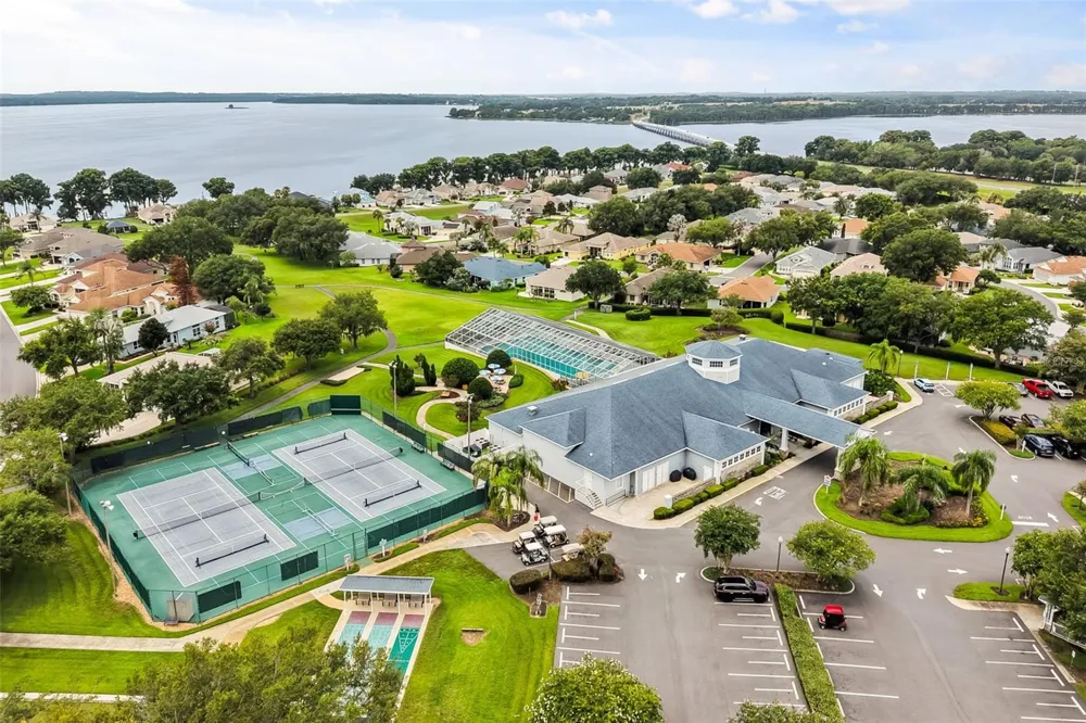6170 SAILBOAT AVENUE Tavares, FL 32778