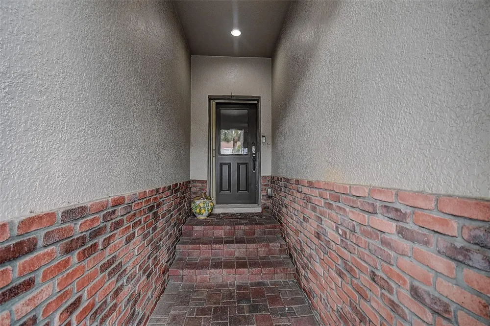 1426 HILLVIEW LANE Tarpon Springs, FL 34689