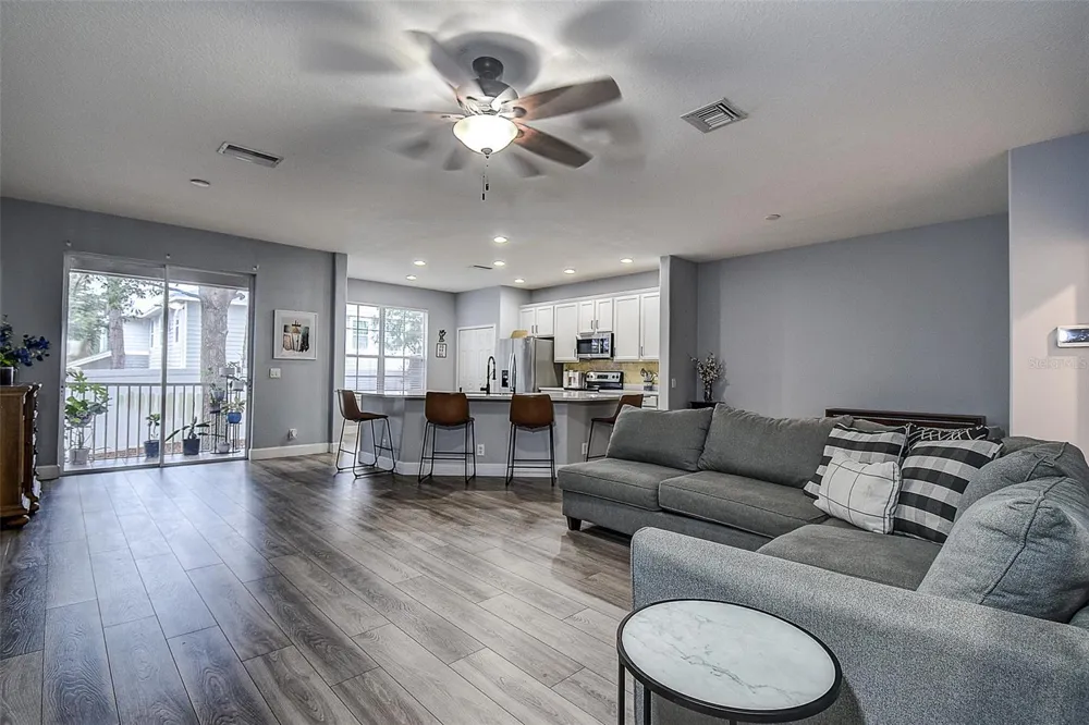 1426 HILLVIEW LANE Tarpon Springs, FL 34689